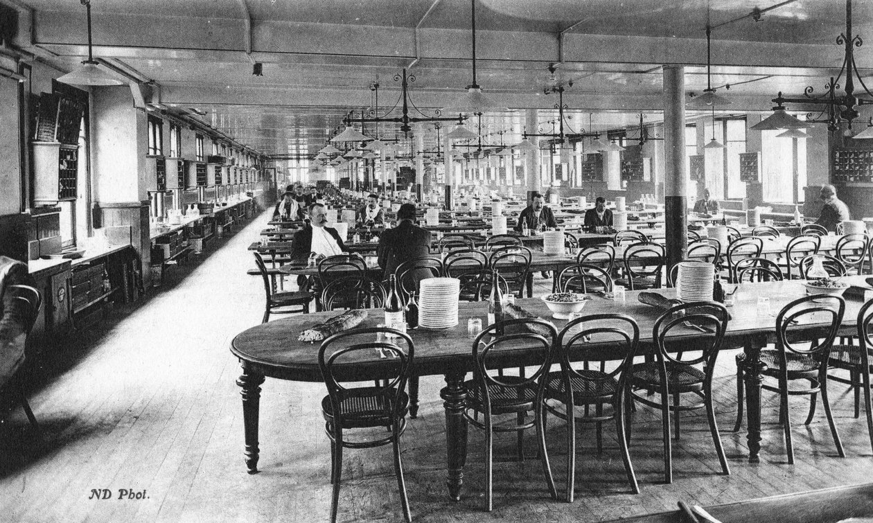 Jadalnia dla pracowników w Domach Towarowych Bon Marché, Paryż, ok. 1890 autorstwa French Photographer