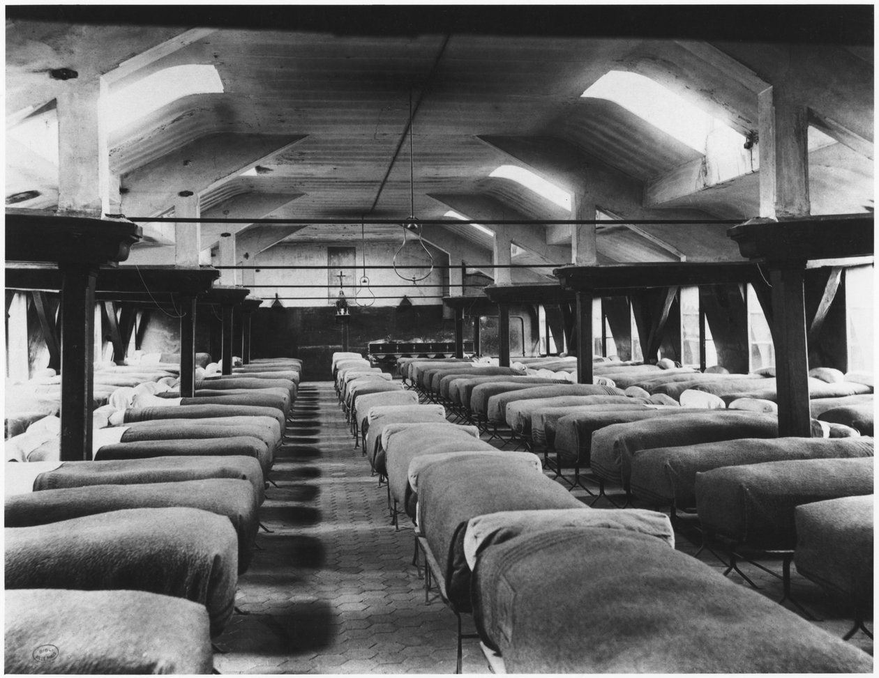 Dormitorium więzienia Saint-Lazare, Paryż autorstwa French Photographer