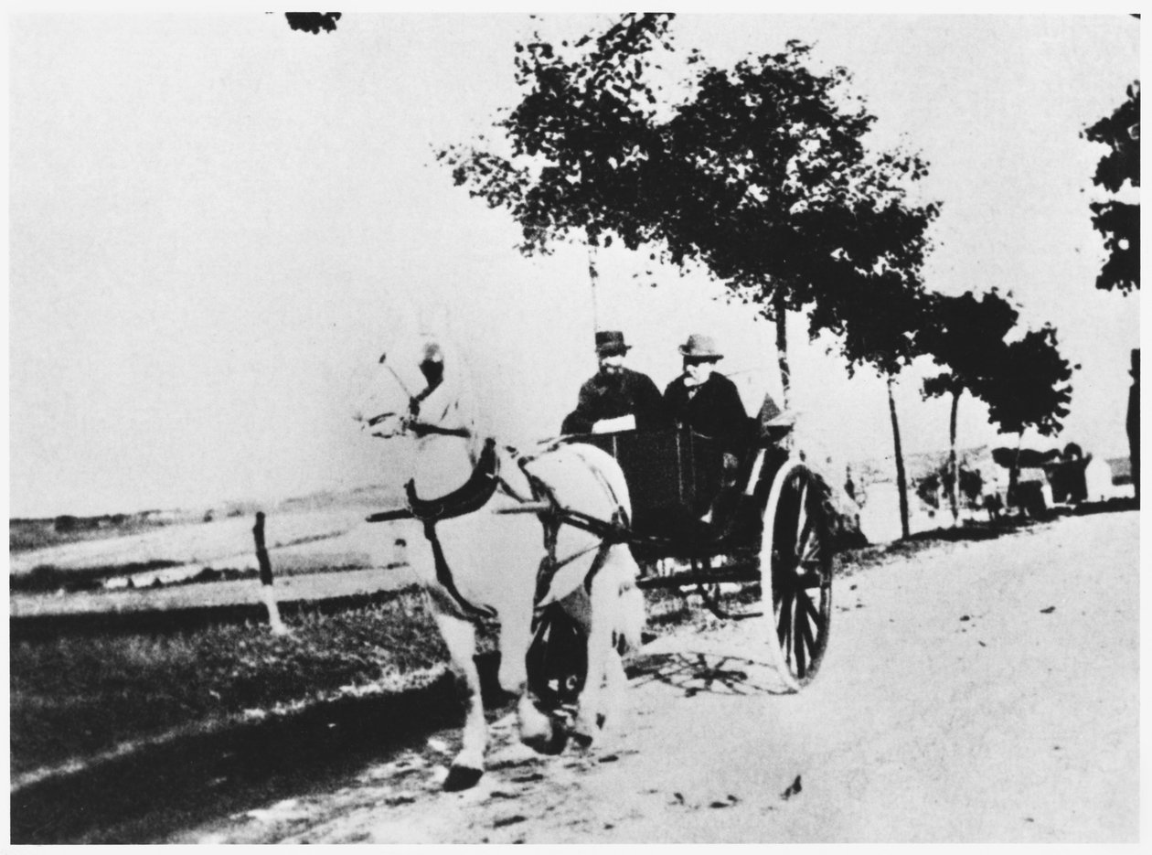 Edgar Degas (1834-1917) i przyjaciel na wsi autorstwa French Photographer
