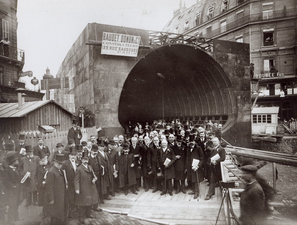 Delegacja angielska z wizytą w Paryżu podczas budowy metra, ok. 1905 autorstwa French Photographer