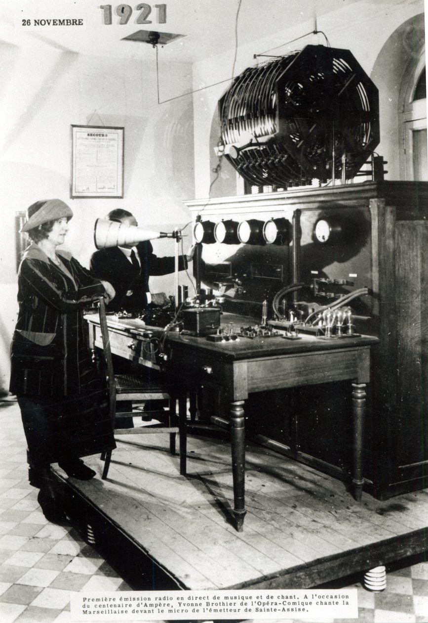 Pierwsza publiczna audycja radiowa we Francji ze stacji radiowej Sainte-Assise 26 listopada 1921 r. autorstwa French Photographer