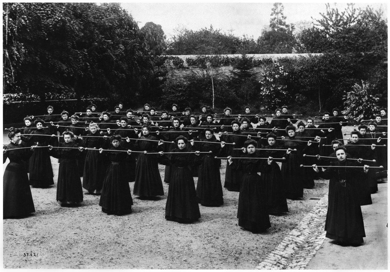 Gimnastyka w Normal School of Institutes of Mayenne, ok. 1900 autorstwa French Photographer