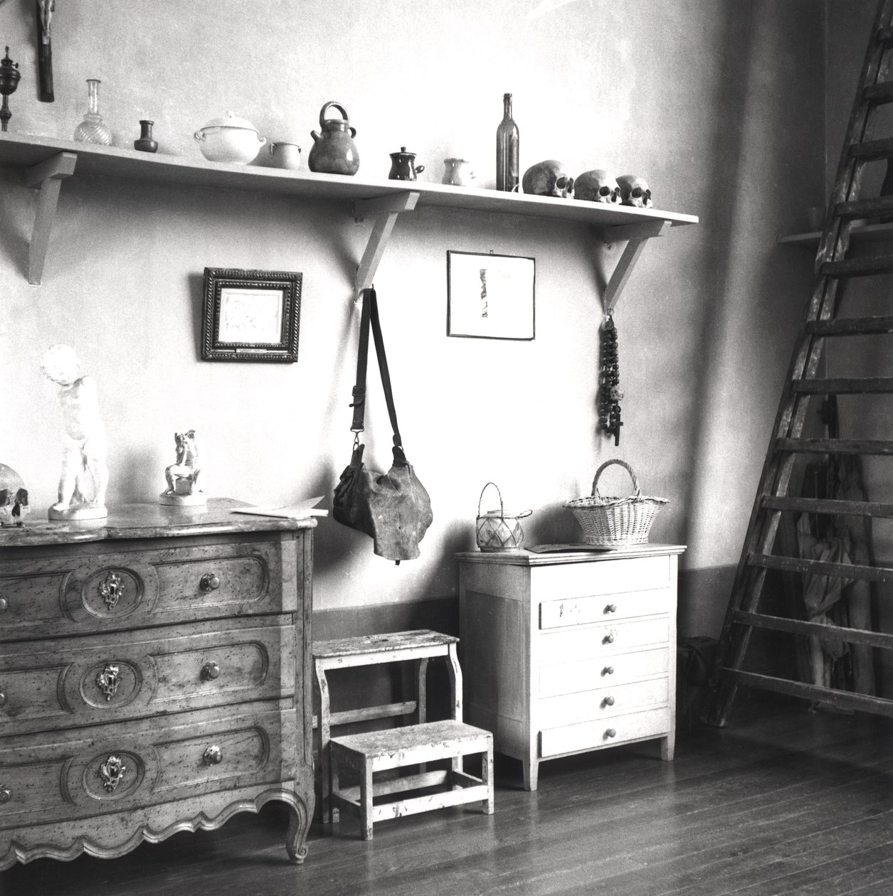 Wnętrze pracowni Cezannes w Aix-en-Provence, c.1900-02 autorstwa French Photographer