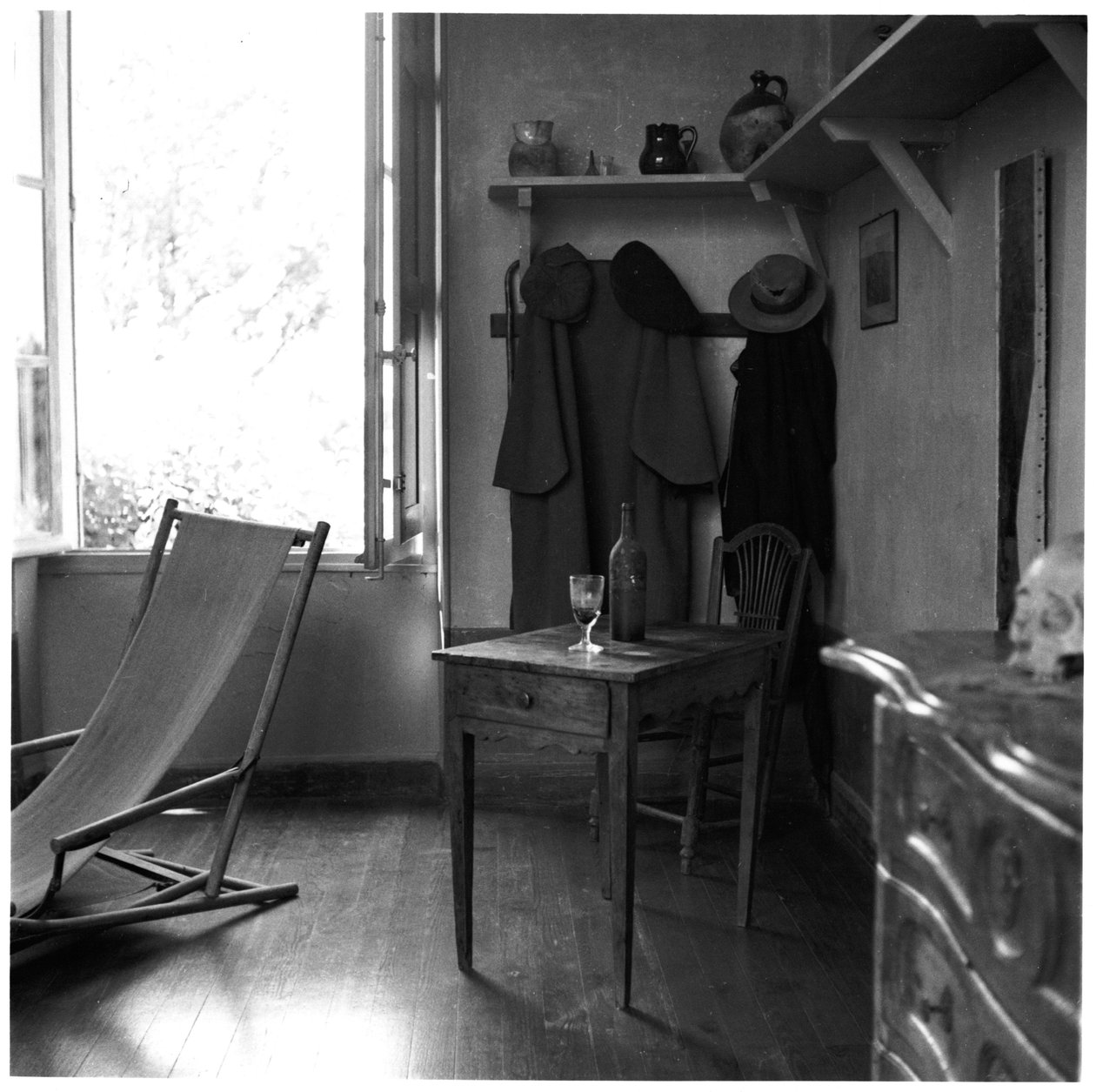 Wnętrze pracowni Cezannes w Aix-en-Provence, c.1900-02 autorstwa French Photographer