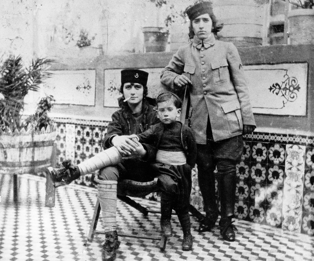 Rodzina żydowska w Algierii, 1917 autorstwa French Photographer