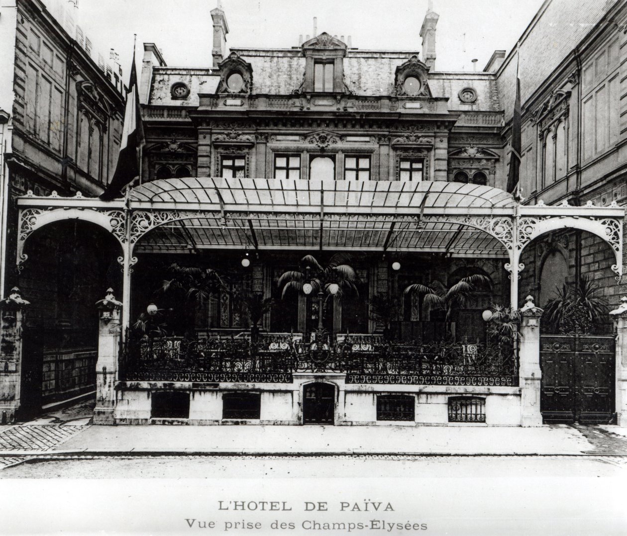 LHotel de Paiva na Polach Elizejskich autorstwa French Photographer