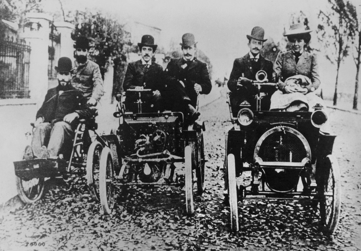 Marcel (zm. 1903) i Louis (1877-1944) prowadzący Renault, 1898 autorstwa French Photographer