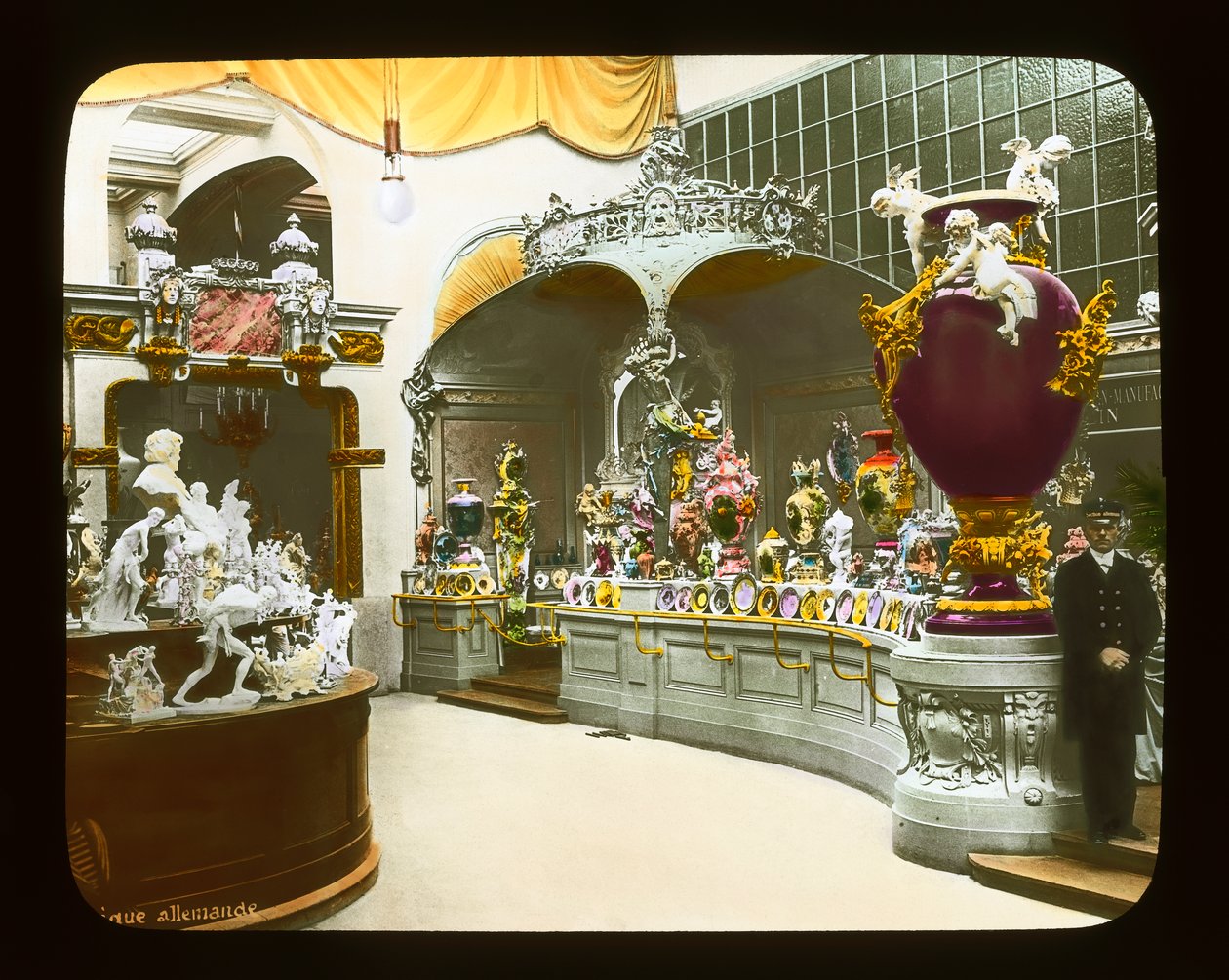 Ekspozycja Paryska: Królewska Manufaktura Porcelany, Wystawa Niemieckiej Porcelany, 1900 (zjeżdżalnia z latarnią) autorstwa French Photographer