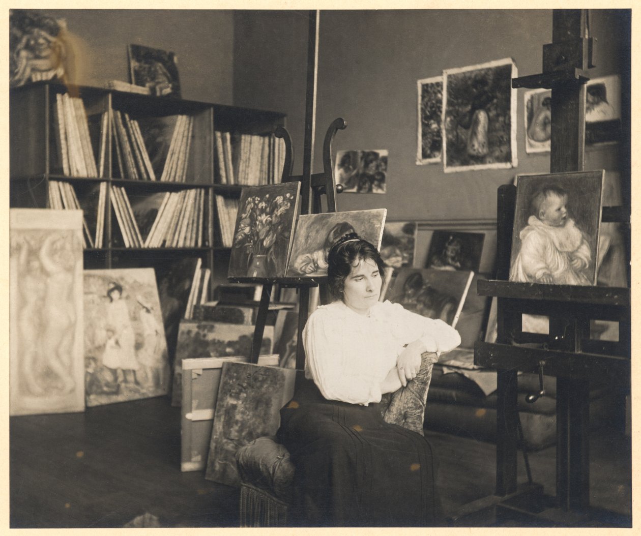 Portret Gabrielle Renard (1878-1959) autorstwa French Photographer