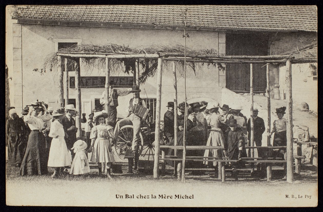 Pocztówka przedstawiająca taniec w Mere Michels, Le Puy, ok. 1900 autorstwa French Photographer