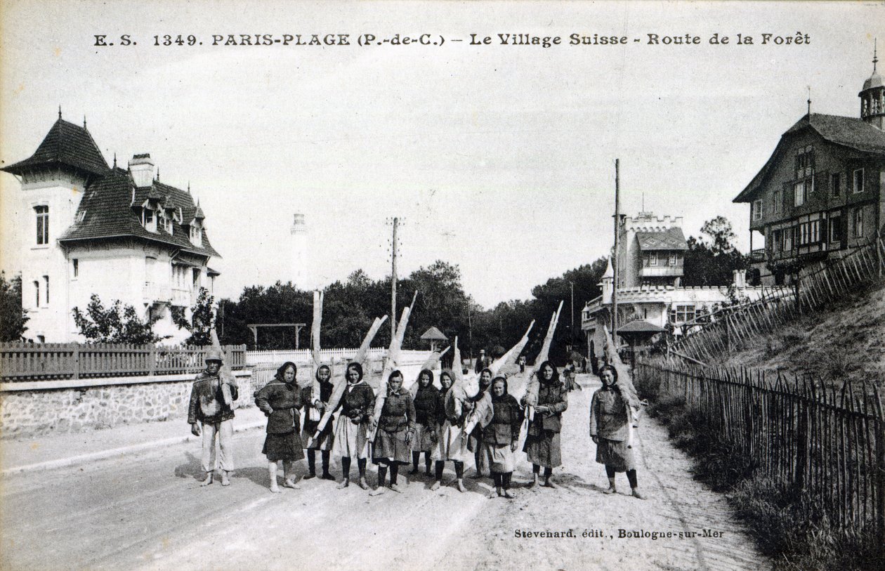 Pocztówka przedstawiająca rybaków krewetek w Village Suisse, Paris-Plage, ok. 1910 autorstwa French Photographer