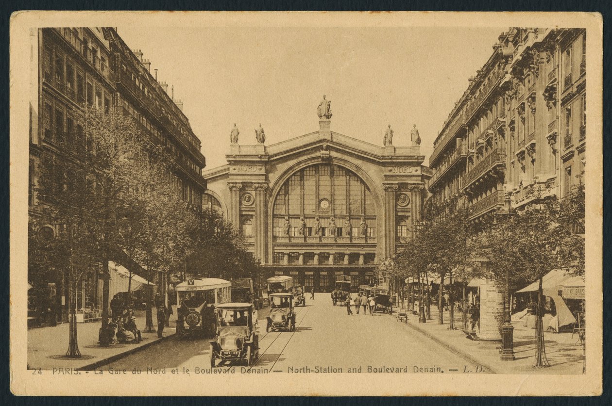 Pocztówka przedstawiająca Gare du Nord i Boulevard Denain w Paryżu, ok. 1920 autorstwa French Photographer