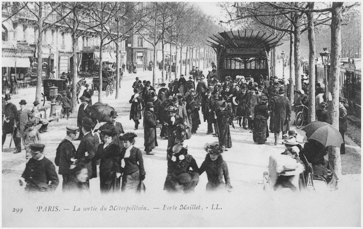 Pocztówka przedstawiająca wyjście z dworca Metropolitan, Porte Maillot, Paryż, proj. Hector Guimard (1867-1942) ok. 1905 autorstwa French Photographer