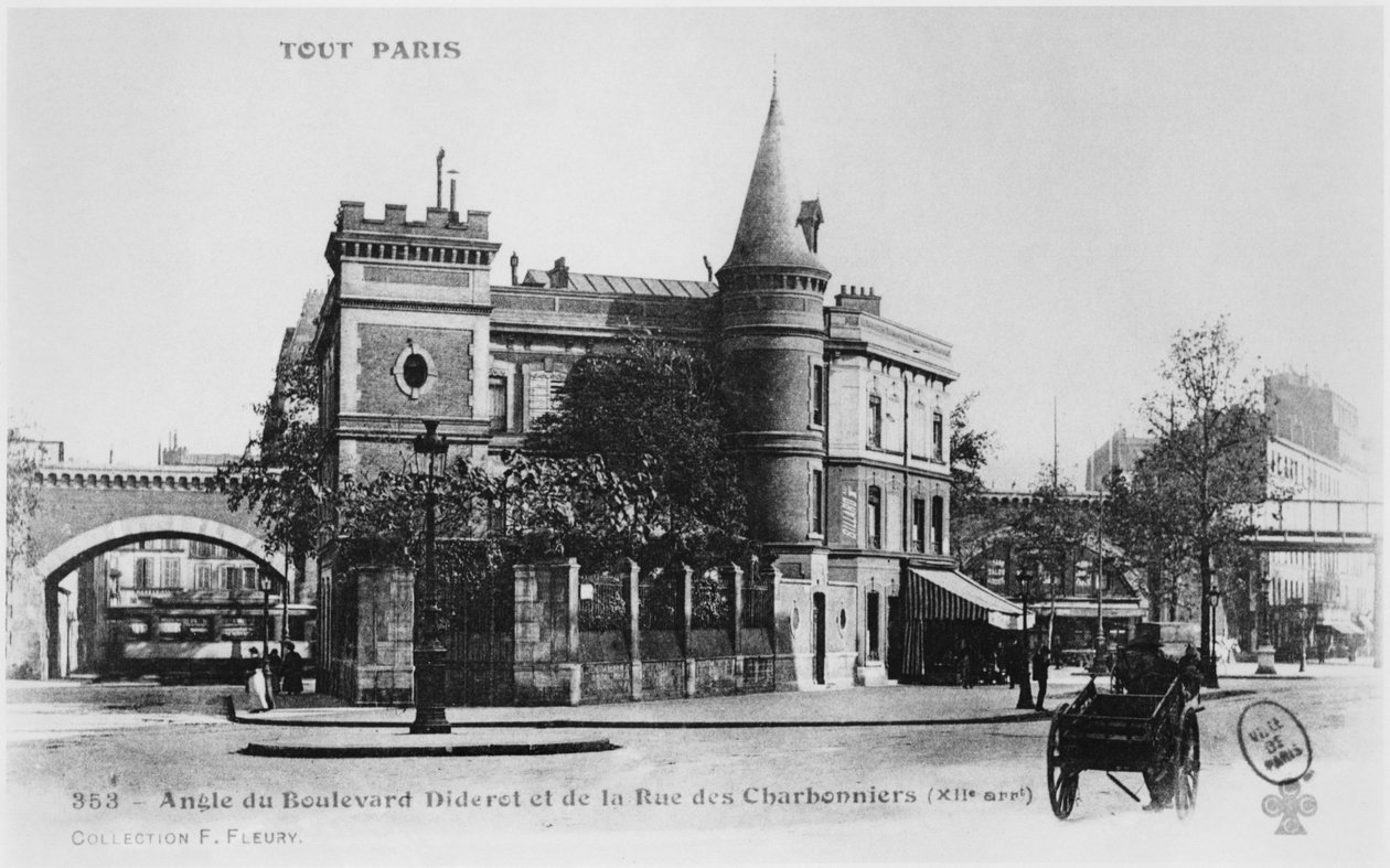 Pocztówka przedstawiająca róg Boulevard Diderot i Rue des Charbonniers, Paryż, ok. 1900 autorstwa French Photographer