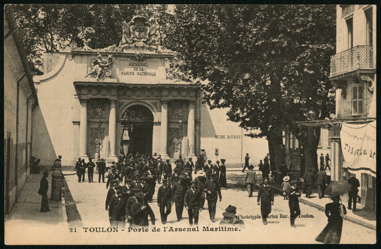 Pocztówka przedstawiająca bramę Arsenału Marynarki Wojennej, Tulon, ok. 1900 (fotolit) autorstwa French Photographer