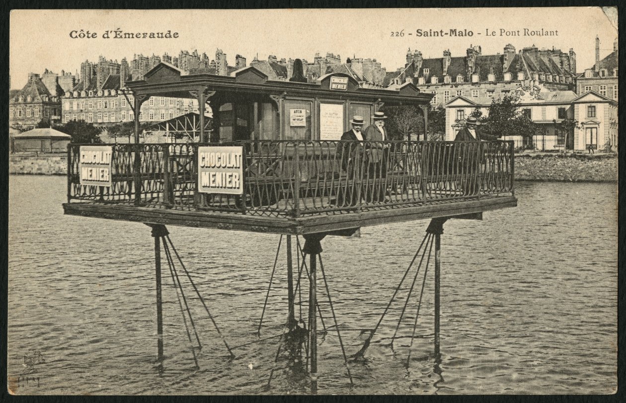 Pocztówka przedstawiająca ruchomy most podczas przypływu w Saint-Malo, ok. 1900 (fotolit) autorstwa French Photographer
