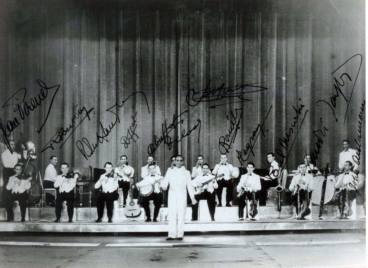 Ray Ventura i jego zespół jazzowy w latach trzydziestych (ok. 1936-39) autorstwa French Photographer