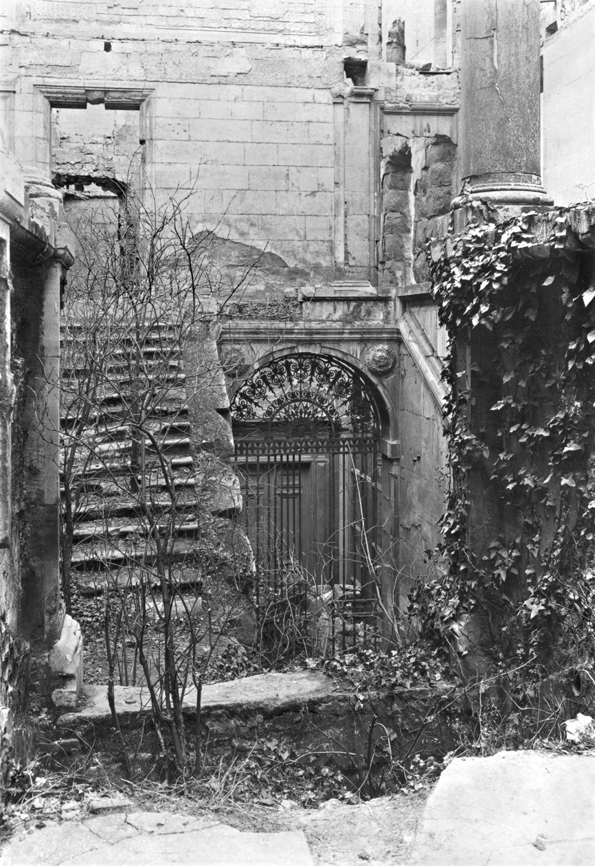 Ruiny Cour des Comptes podczas Komuny Paryskiej, 1871 autorstwa French Photographer