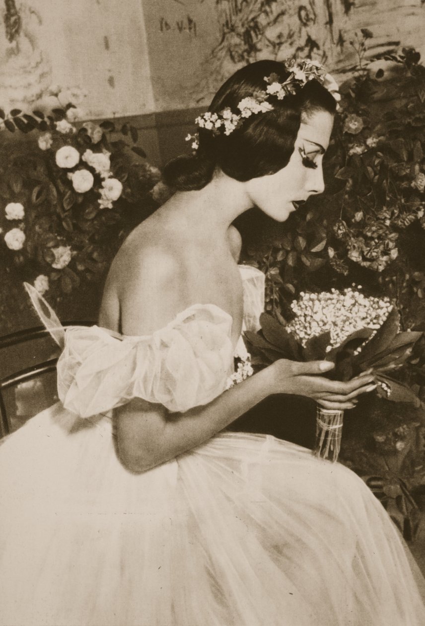 Tamara Toumanova w Les Sylphides, z Grand Ballet de Monte-Carlo, 1949 (fotografika) autorstwa French Photographer