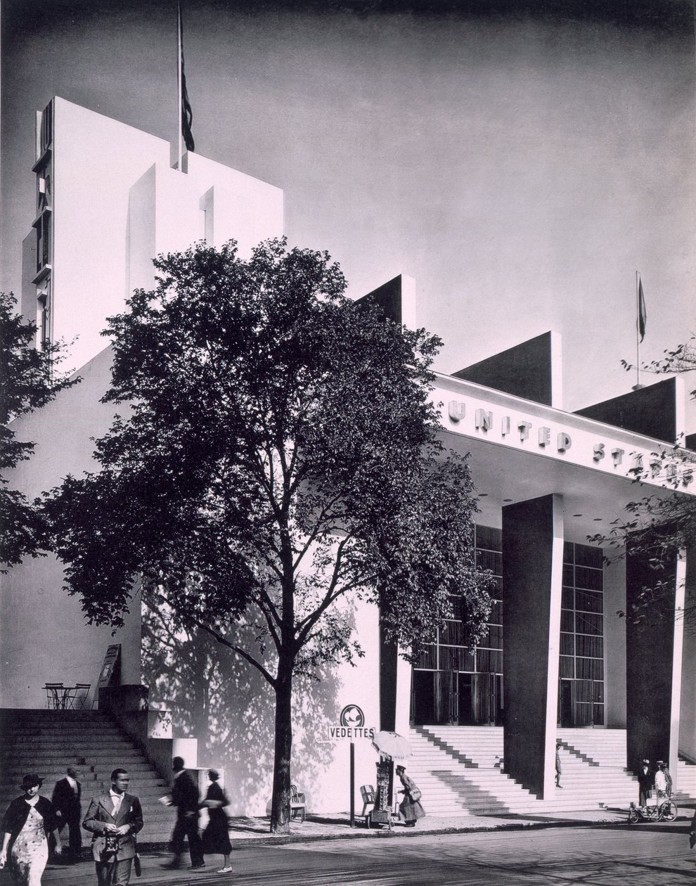 Amerykański budynek na Międzynarodowej Wystawie Paryskiej, 1937 autorstwa French Photographer
