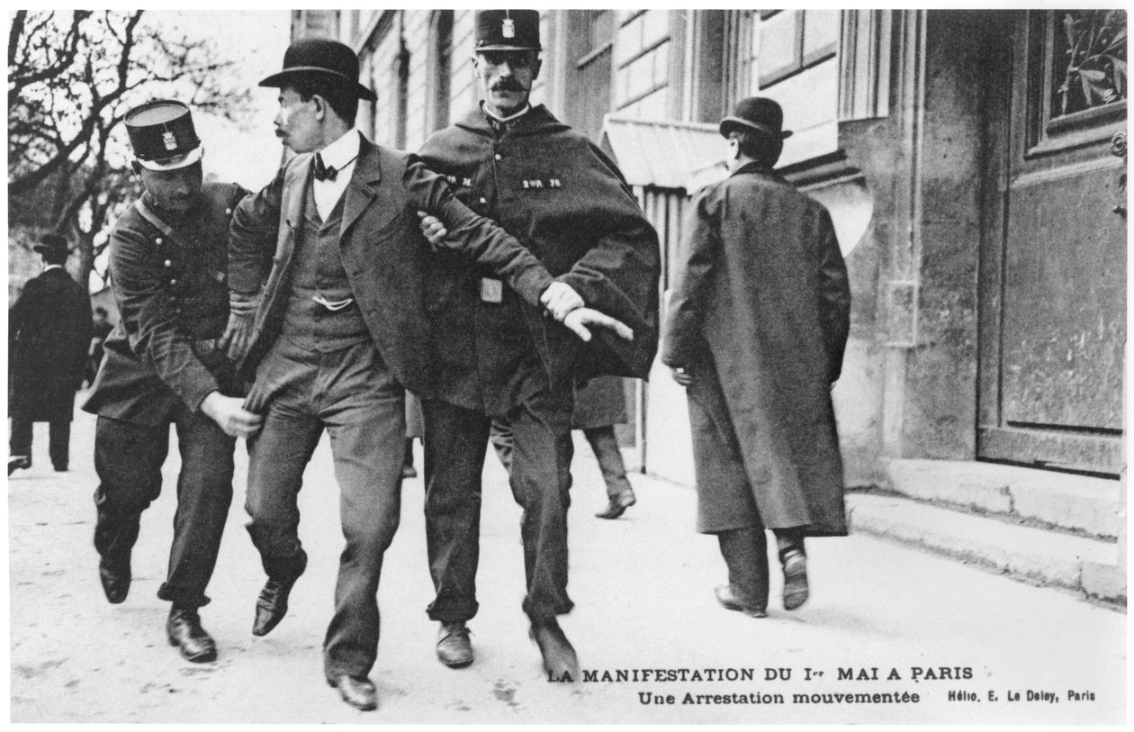 Demonstracja 1 maja w Paryżu, tętniące życiem aresztowanie, pocztówka E.Le Deley (helio) autorstwa French Photographer