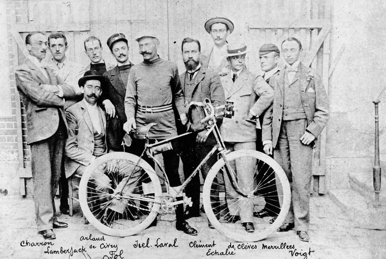 Kolarz wyścigowy Jiel-Laval ze swoim rowerem Clement, 2. w wyścigu Paryż-Brest, 1891 autorstwa French Photographer