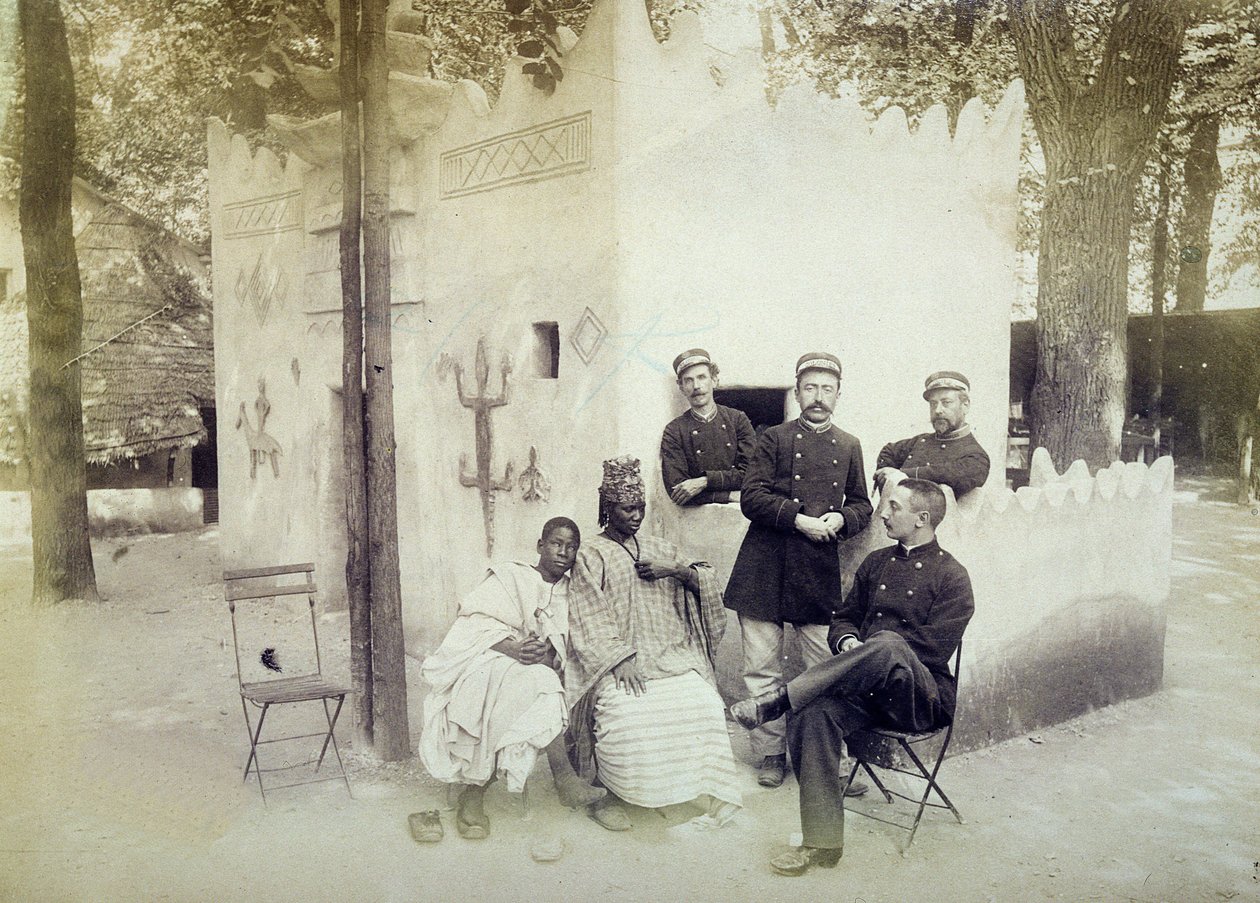 Wioska Senegalska na Wystawie Powszechnej w Paryżu w 1889 r. autorstwa French Photographer