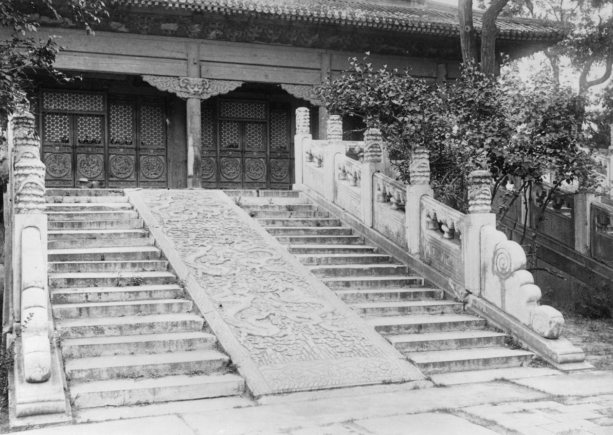 Grób cesarza Yong Lo (1359-1424) w Pekinie, Chiny autorstwa French Photographer