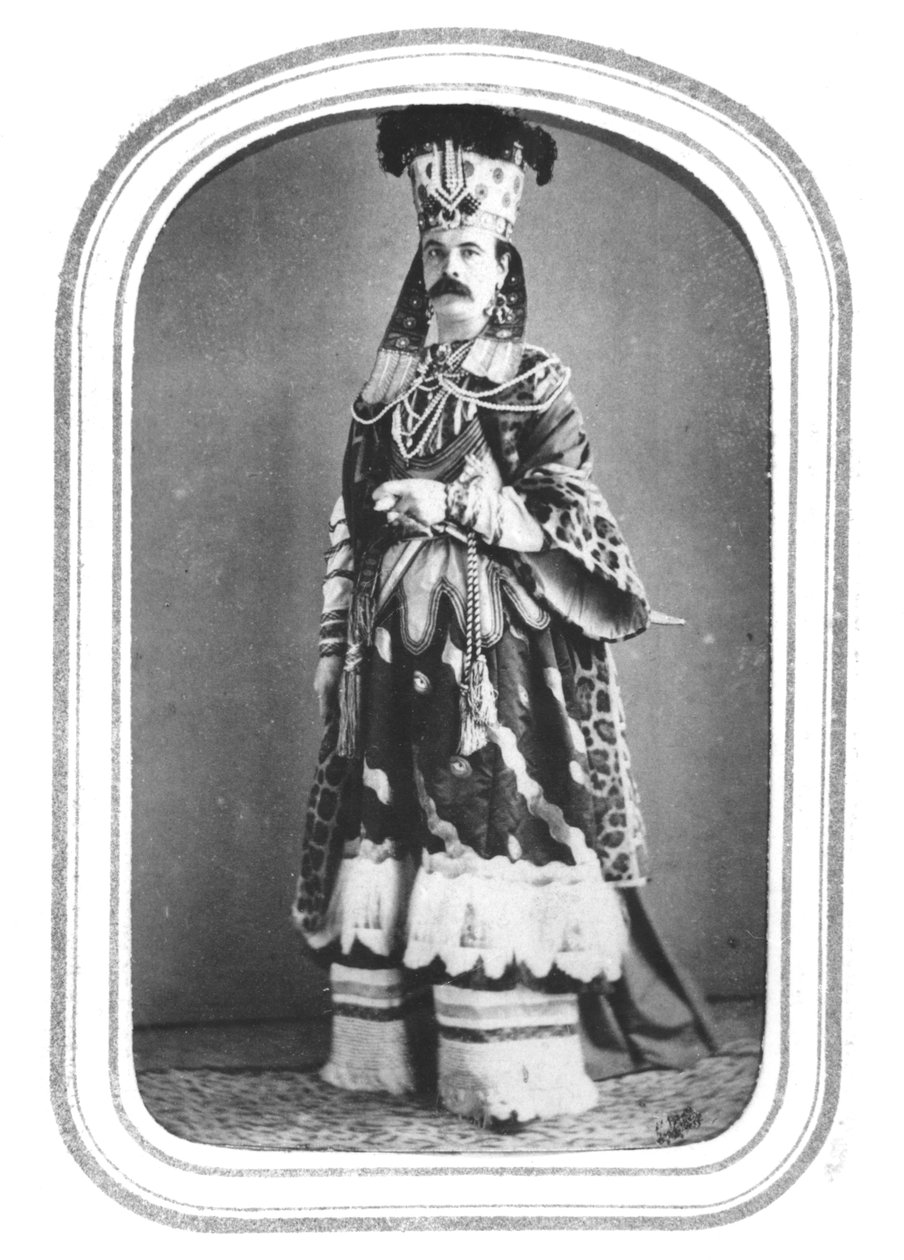 Wizytówka Charlesa Fredericka Wortha (1825-95) w fantazyjnym stroju, ok. 1930 r. 186O autorstwa French Photographer