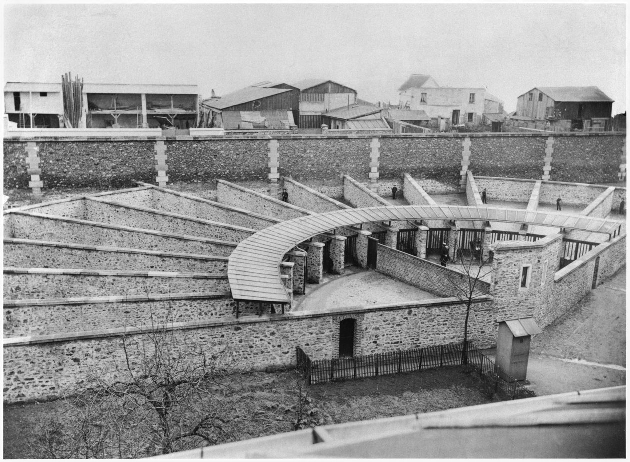 Spacery po więzieniu Mazas, Paryż, ok. 1900 r. autorstwa French Photographer