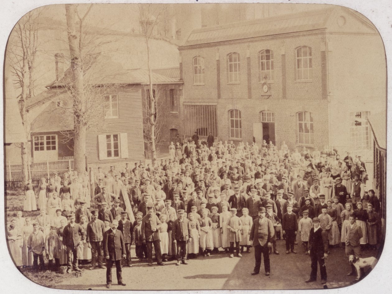 Robotnicy fabryczni (zdjęcie w sepii) autorstwa French School