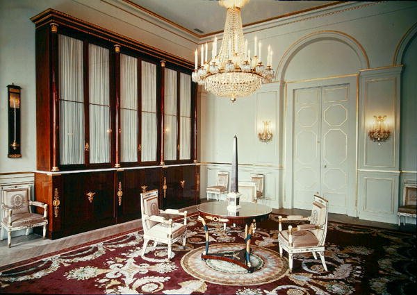 Wnętrze biblioteki w mieszkaniu księcia Eugeniusza de Beauharnais (1781-1824) autorstwa French School