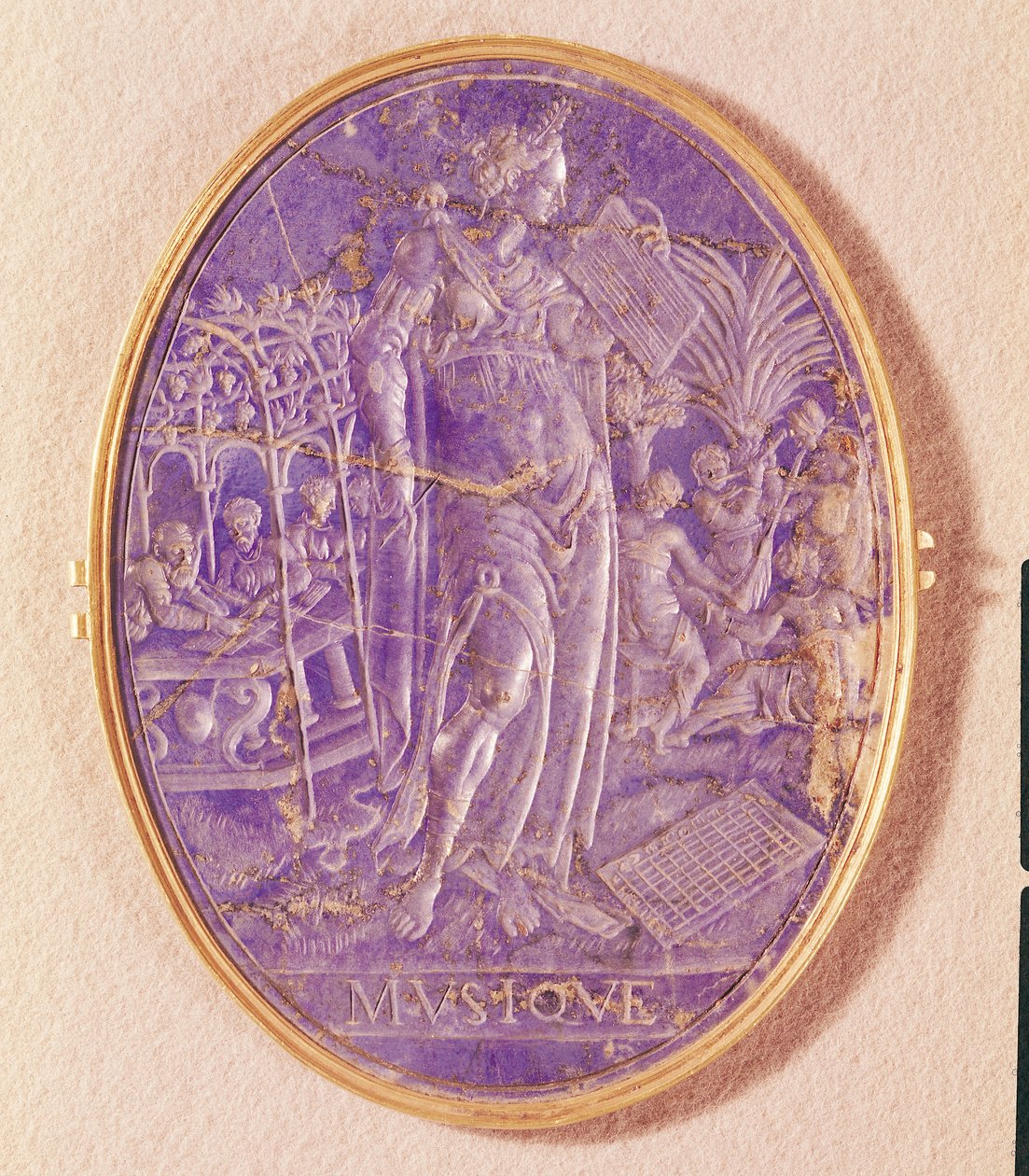 Relief przedstawiający Alegorię Muzyki (lapis lazuli) autorstwa French School