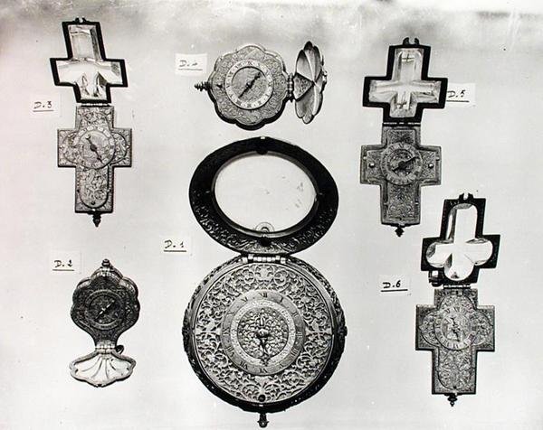 Sześć otwartych zegarków (metal) autorstwa French School