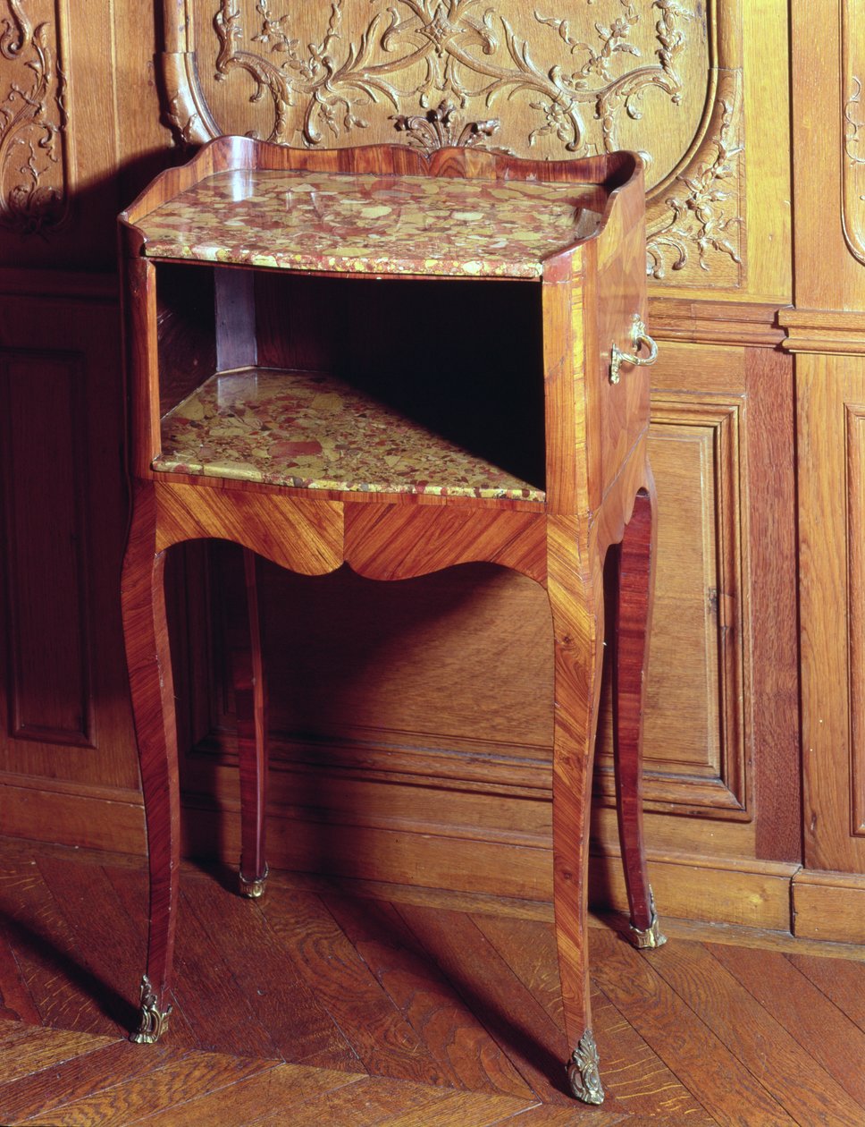 Table-de-meret autorstwa M. Criaerd, 1755 r. autorstwa French School
