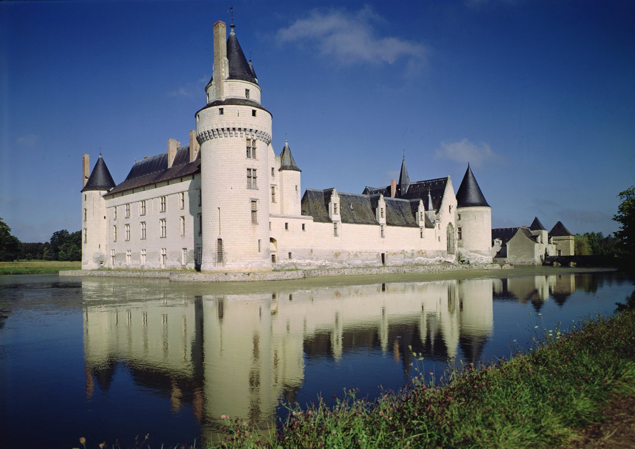 Widok na donżon oraz południową i wschodnią fasadę zamku Chateau du Plessis-Bourre, zbudowanego w latach 1468-73 autorstwa French School