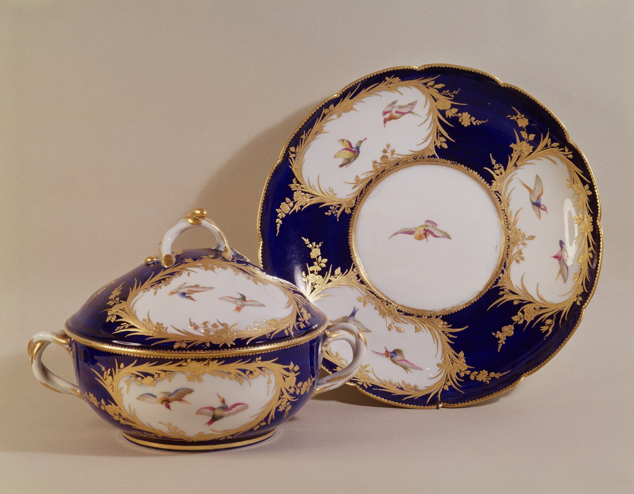 Misa i stojak Vincennes, ok.1745 (porcelana) autorstwa French School