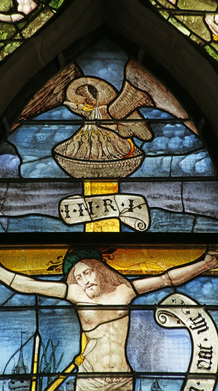 Okno przedstawiające Pelikana karmiącego swoje młode, symbol Ukrzyżowania, fragment 2921604, 1500-10 autorstwa French School