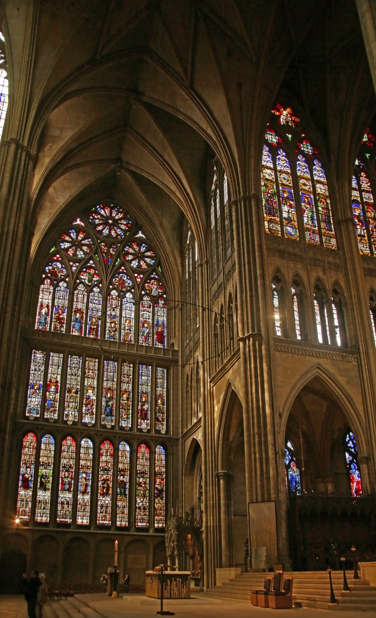 Widok na transept północny autorstwa French School