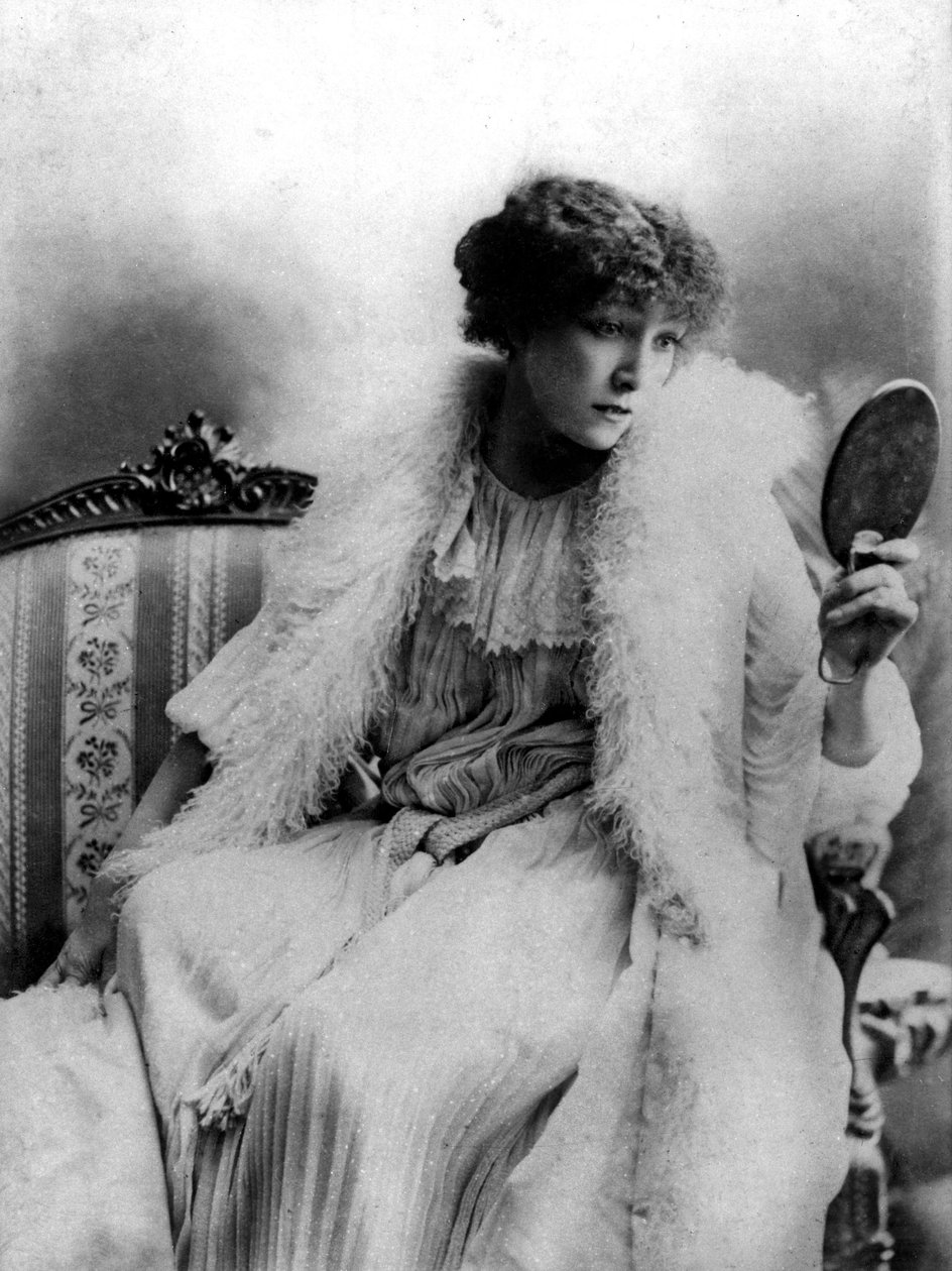 Aktorka Sarah Bernhardt (1844-1923) jako Marguerite Gautier w "La Dame aux Camelias" Alexandre