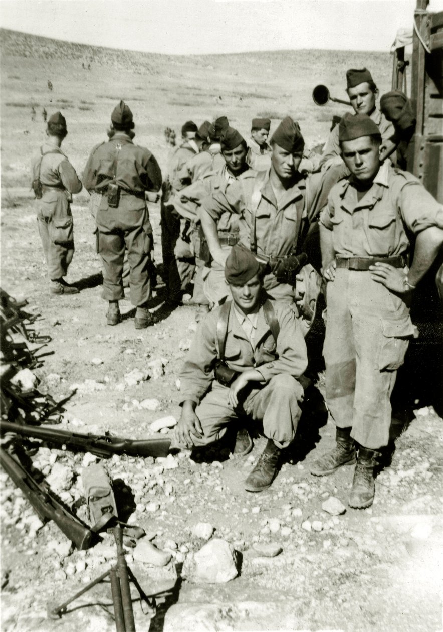 Wojna algierska: młodzi francuscy żołnierze w Jebel około 1960 autorstwa French Photographer