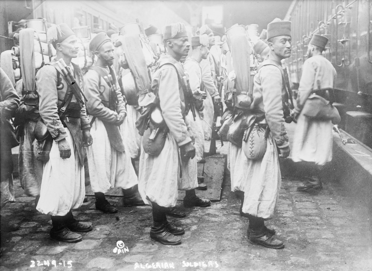 Żołnierze algierscy, 1914-15 autorstwa French Photographer