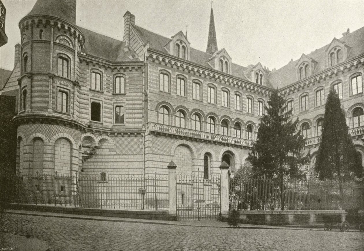 Angers, Eveche (zdjęcie czarno-białe) autorstwa French Photographer