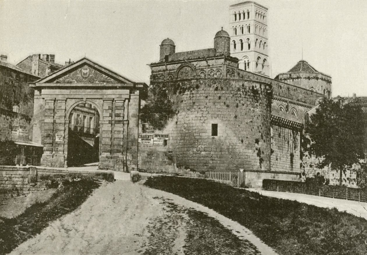 Angouleme, Ancienne Porte Saint-Pierre (zdjęcie czarno-białe) autorstwa French Photographer