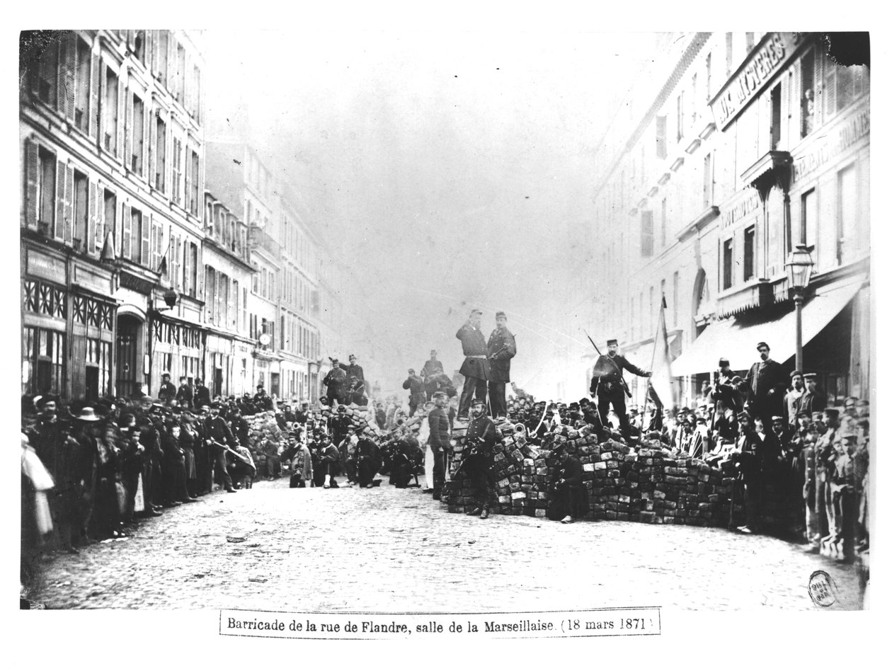 Barykada przy Rue de Flandre, podczas Komuny Paryskiej autorstwa French Photographer