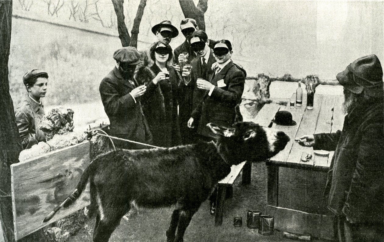 Świętuj mistyfikacje: na Salon des Independants w 1910 r. zaprezentowano obraz sygnowany przez „Nadmiernego malarza futurystów” Boronali, zatytułowany „Et le soleil zasnął sur l„Adriatyk”, który odniósł wielki sukces. Płótno zostało namalowane przy użyciu  autorstwa French Photographer