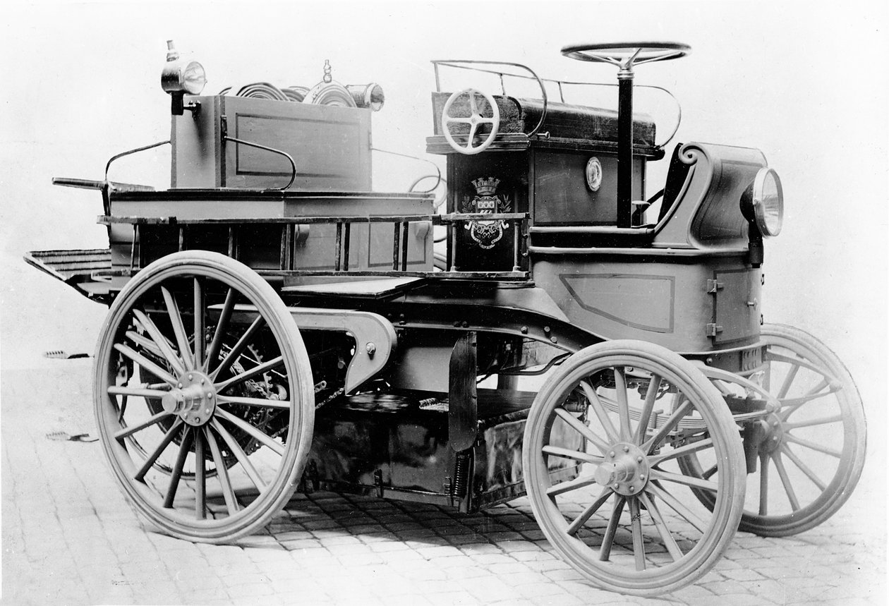 Samochód elektryczny dla paryskiej straży pożarnej, 1899 autorstwa French Photographer