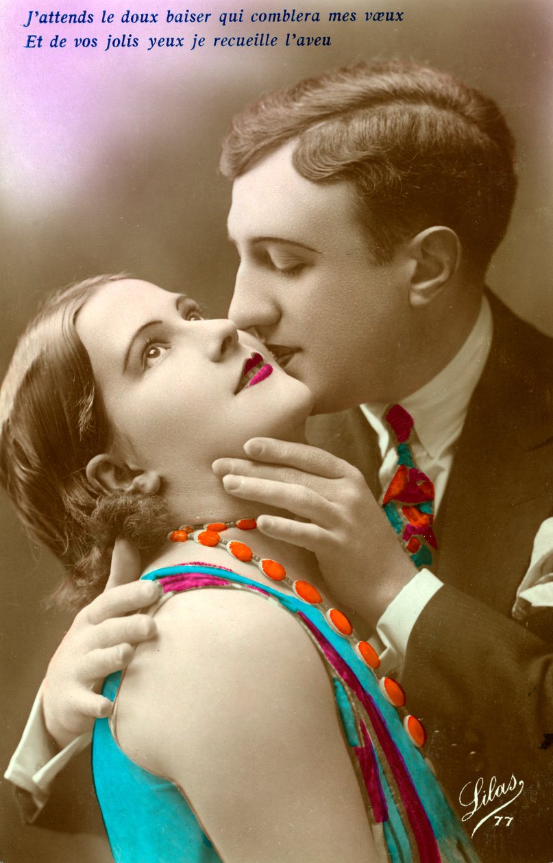 Całująca się para francuska, ok. 1920 (srebrny ręcznie kolorowany druk) autorstwa French Photographer