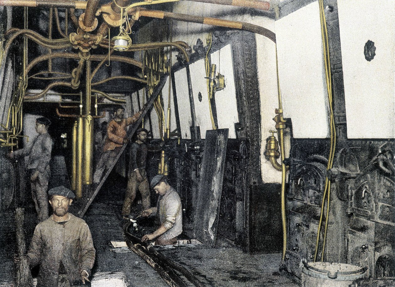 Marynarka Francuska, koniec XIX w.: sprzątanie ładowni i kotłowni - Bibl. des Arts deco. autorstwa French Photographer