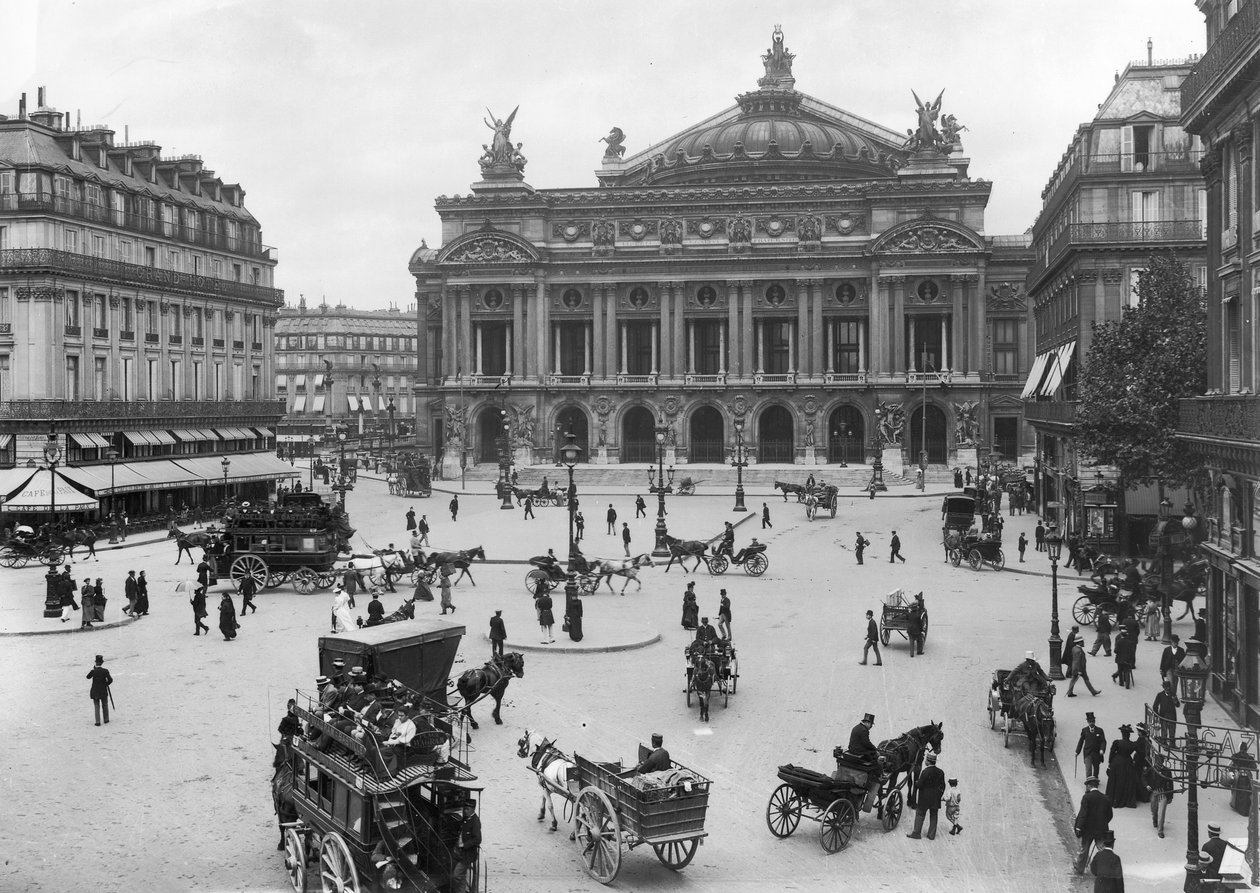 Widok ogólny Opery Paryskiej, koniec XIX wieku autorstwa French Photographer